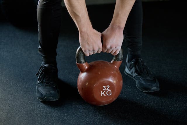 "treino de força com kettlebell para acelerar o metabolismo"